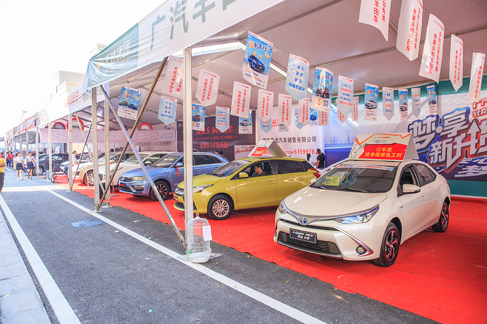 【車展第一天】遇到那個TA，放棄蘋果8......