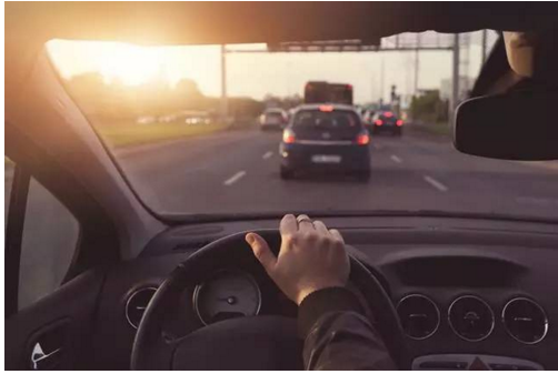 開車的這些陋習(xí)，據(jù)說會開車的人都犯過！別說你沒有！