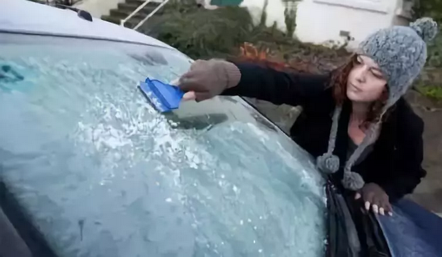 汽車玻璃結(jié)冰怎么辦，簡單處理有妙招