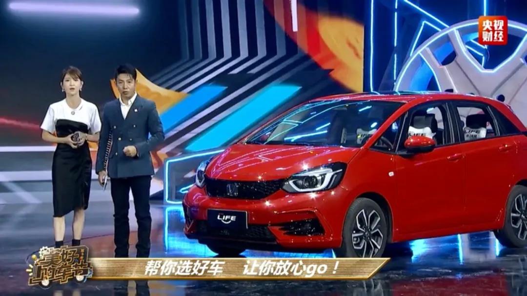 央視直播，名嘴主持竟現(xiàn)場“帶貨”？！